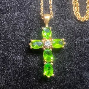 Vintage Avon Green Stone Rhinestone Cross Pendant Necklace 18” Chain